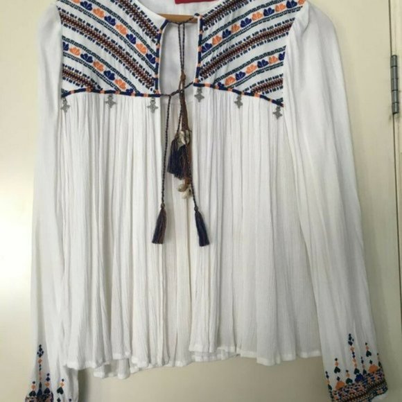 TIGERLILY Seba White Shell Embroidered Light Jacket - Picture 10 of 11